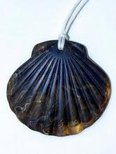 Load image into Gallery viewer, SHELL PENDANT NECKLACE
