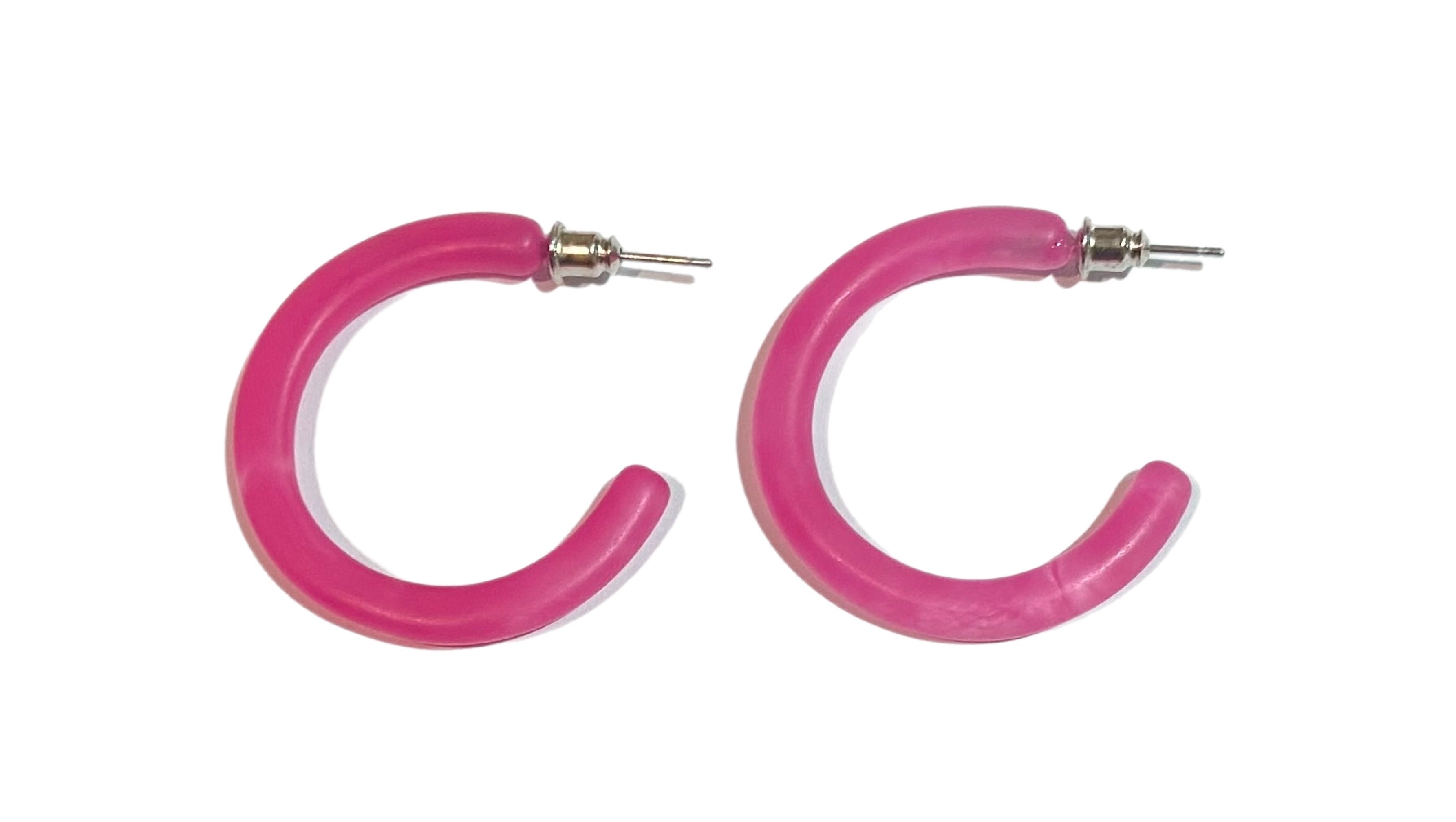 SMALL CURVED HOOP EARRING Flotsam lifestyle